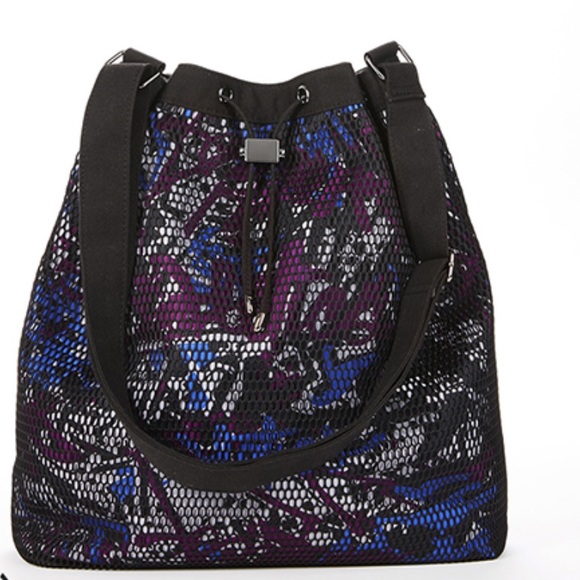 Fabletics The Bucket Bag - Picture 1 of 10